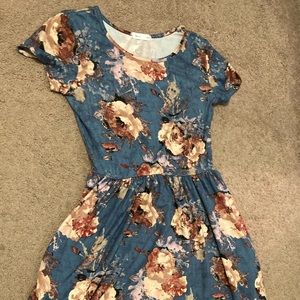 Beautiful floral dress!